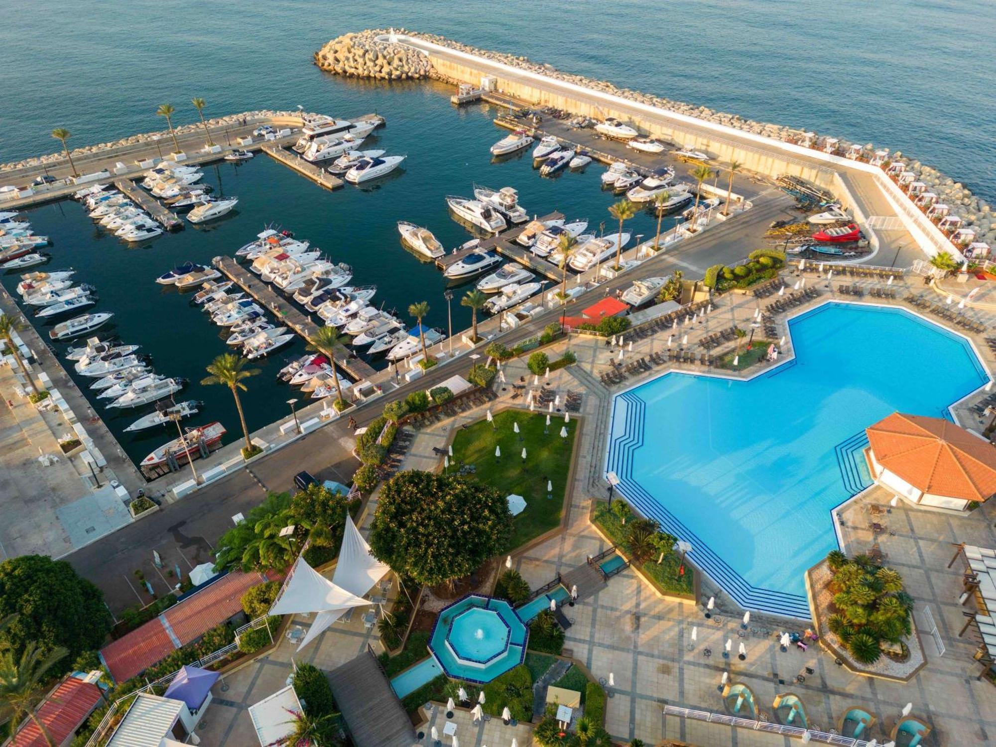 Moevenpick Hotel Beirut Ngoại thất bức ảnh
