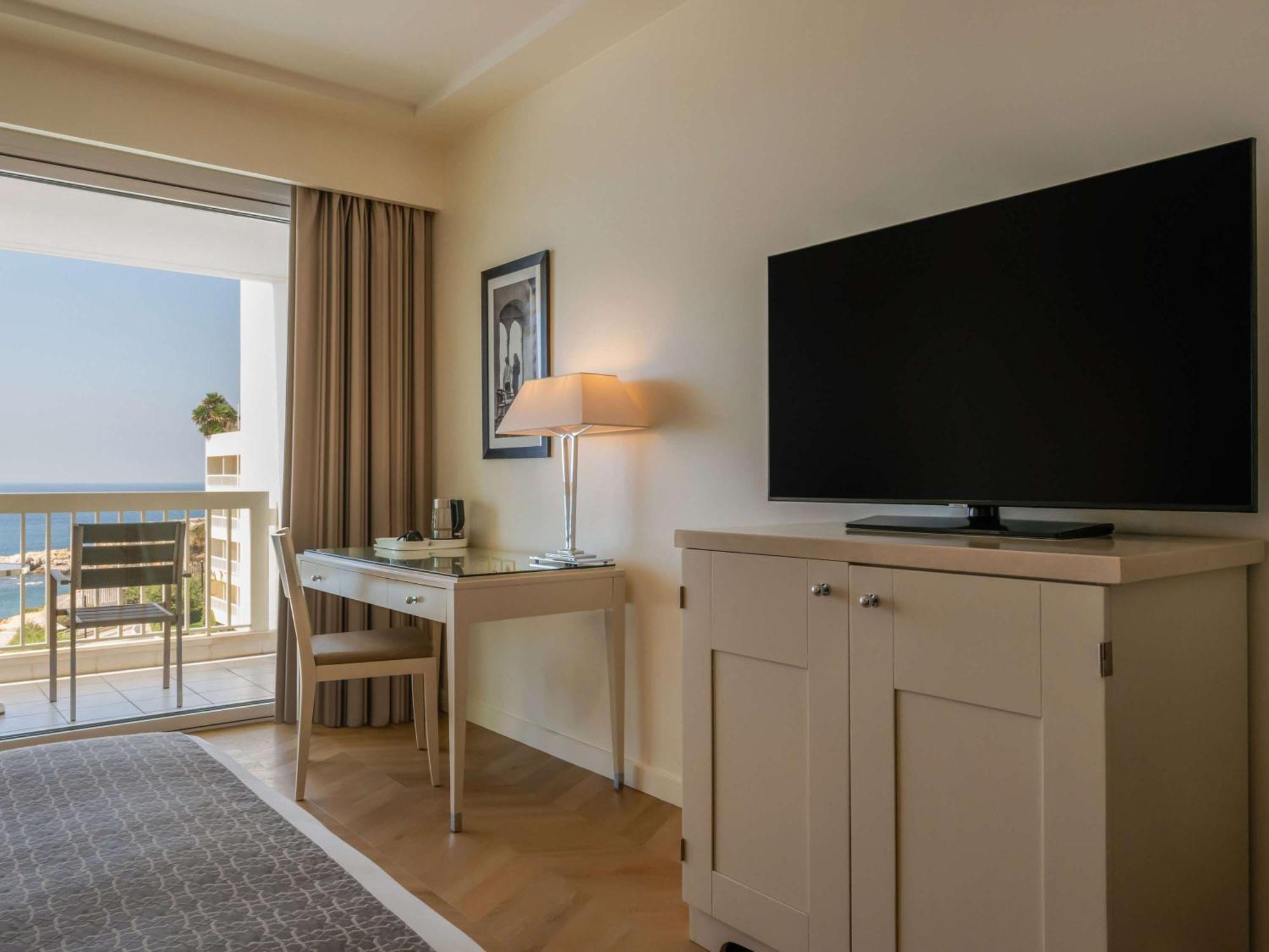 Moevenpick Hotel Beirut Ngoại thất bức ảnh