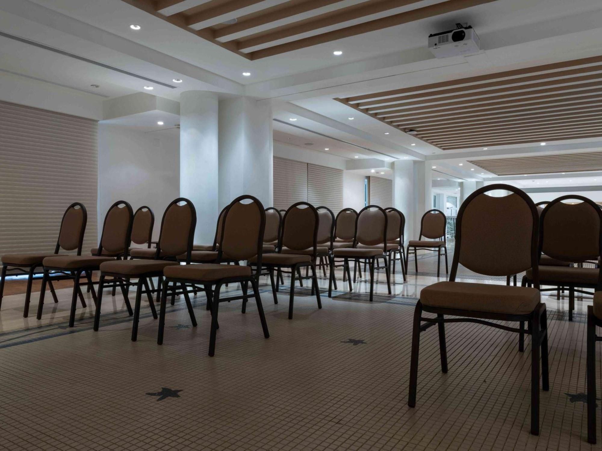 Moevenpick Hotel Beirut Ngoại thất bức ảnh